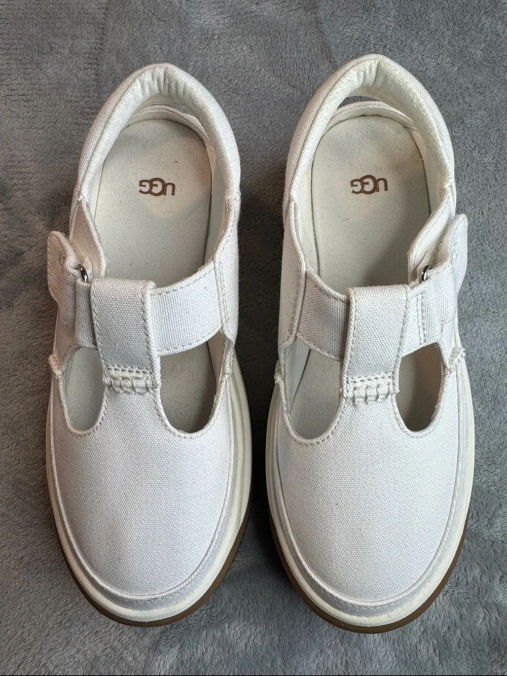 NWOT UGG Ez-Duzzit T-Strap Sneakers - Picture 2 of 12